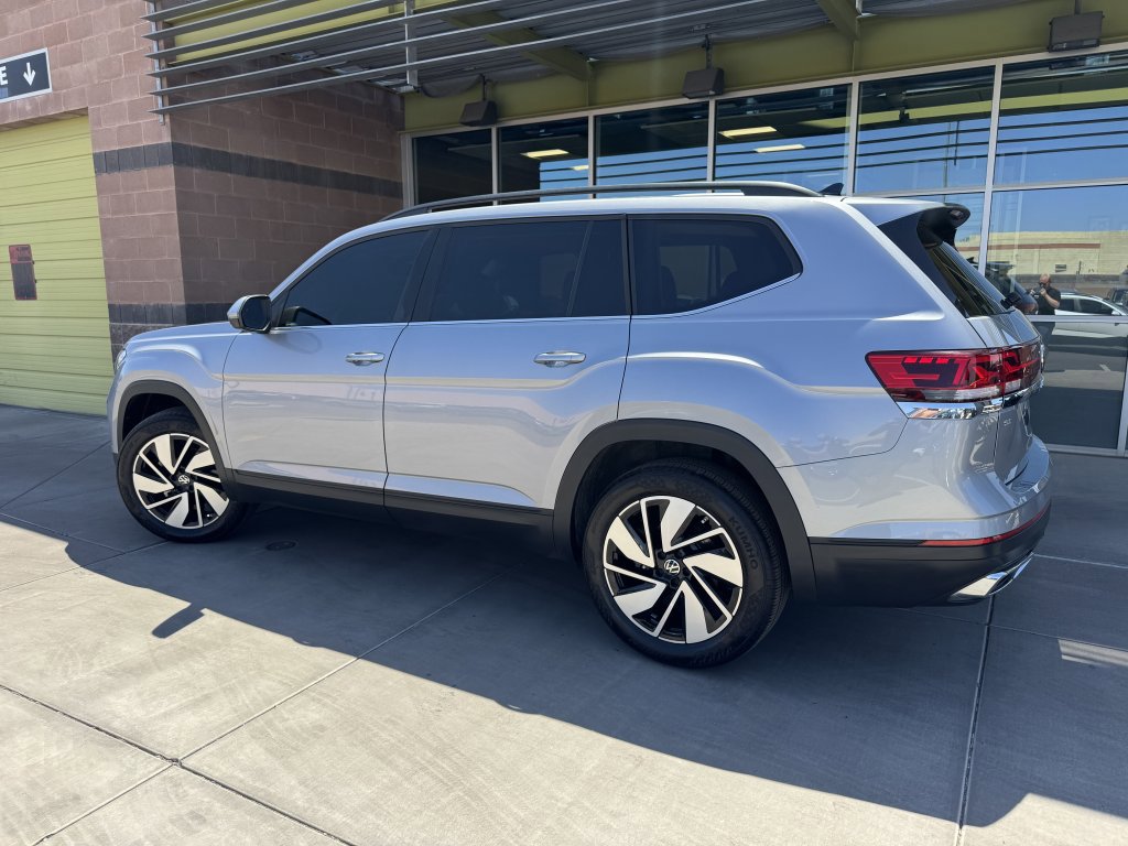 Used 2024 Volkswagen Atlas SE w/ Panoramic Sunroof Package image 5