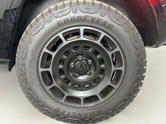 New 2026 Land Rover Defender 110 OCTA AWD/4WD image 29