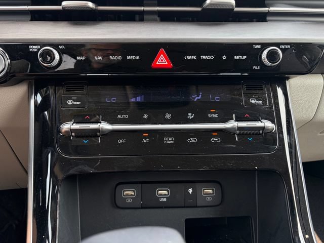 Used 2024 Kia Carnival EX FWD image 27