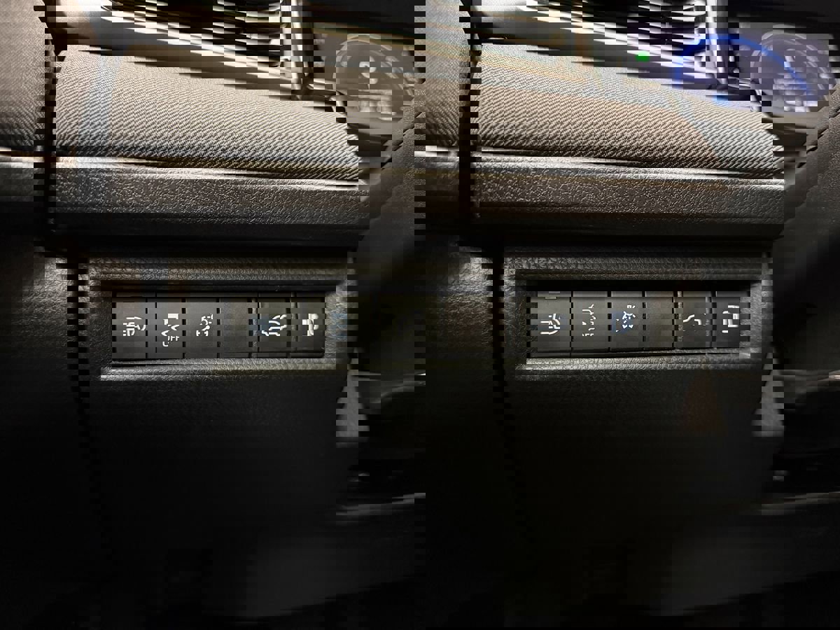 Used 2025 Toyota Camry LE image 13