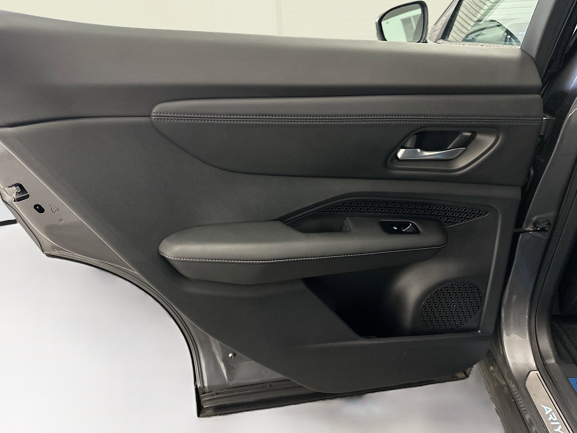 Used 2024 Nissan Ariya AWD image 27