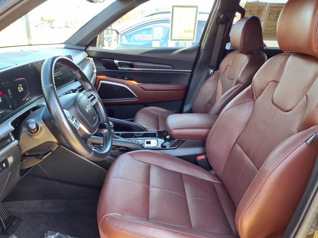 Certified 2023 Kia Telluride EX w/ EX Captain's Chair Package FWD image 9