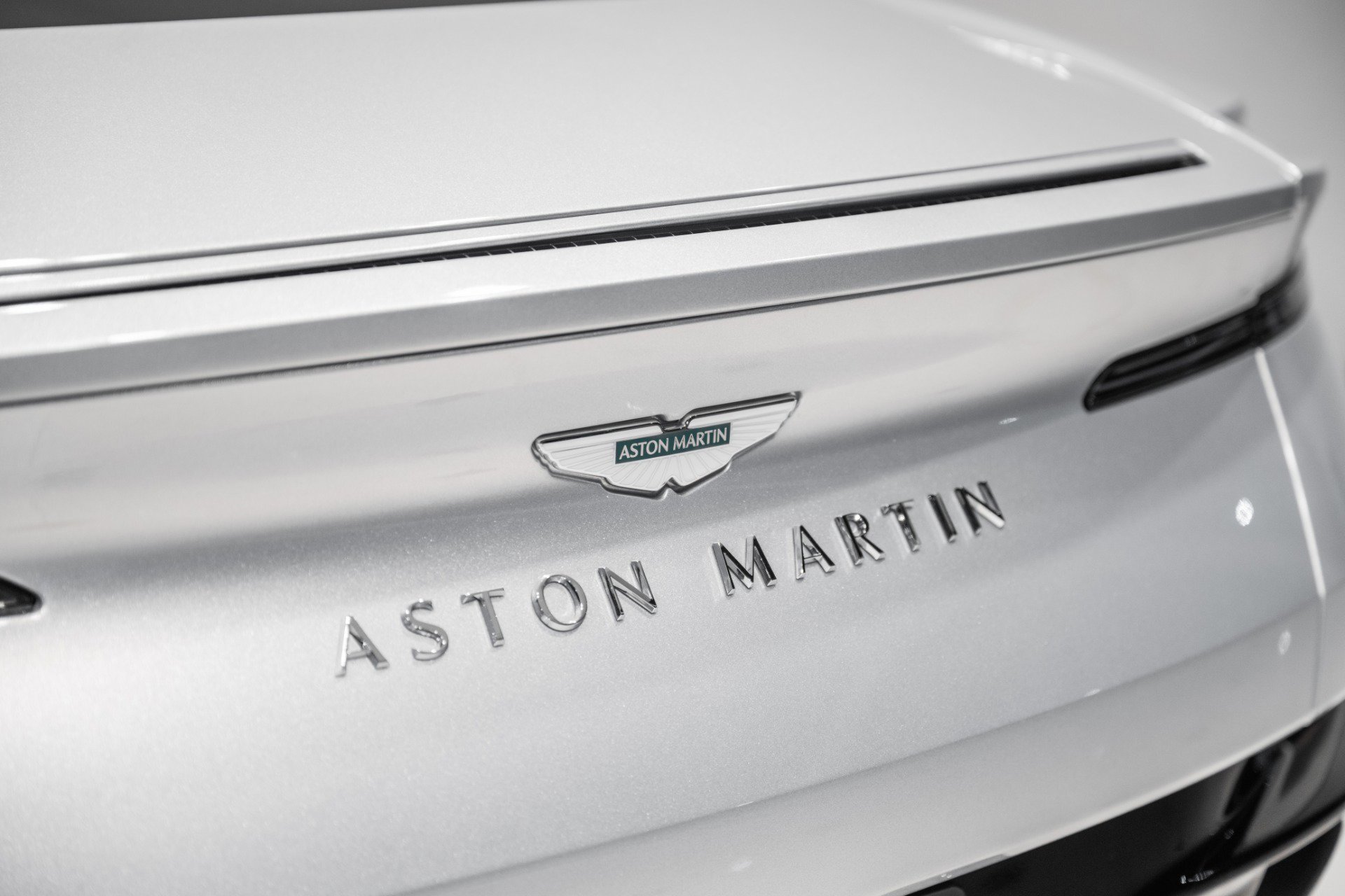 Used 2024 Aston Martin DB12 V8 image 8