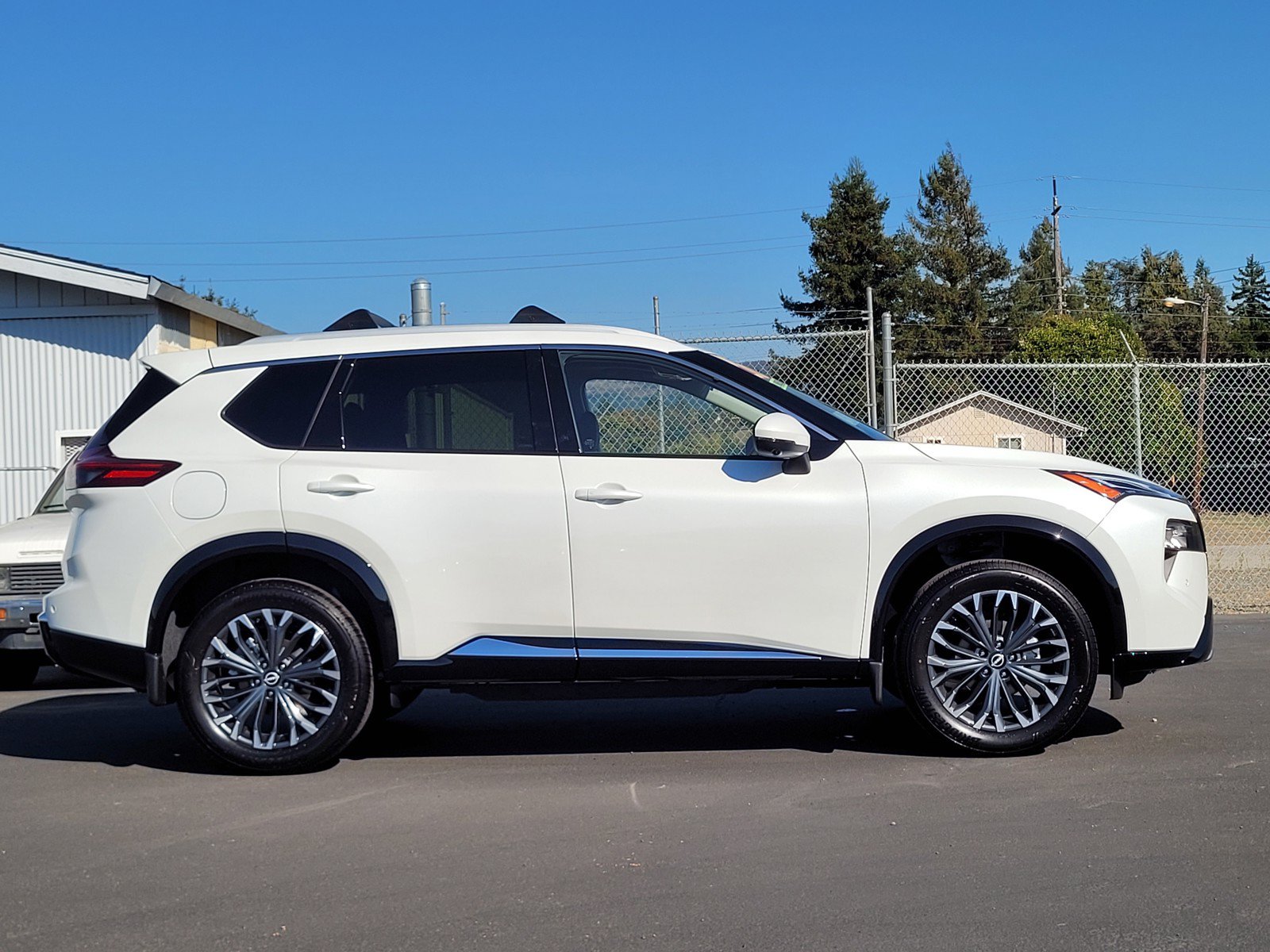 New 2026 Nissan Rogue Platinum AWD/4WD image 4