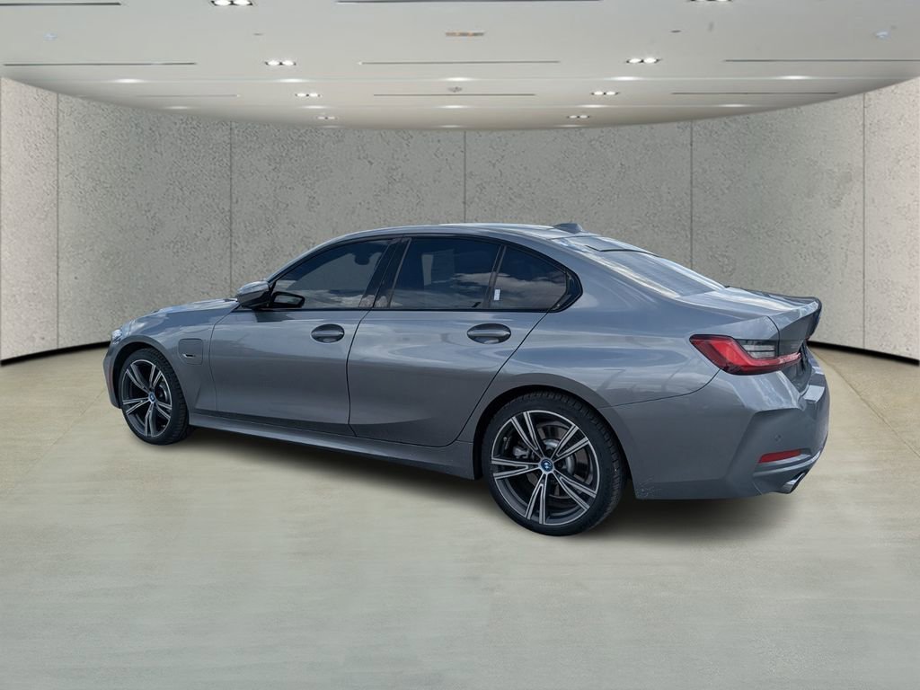 Used 2023 BMW 330e w/ Driving Assistance Package image 5