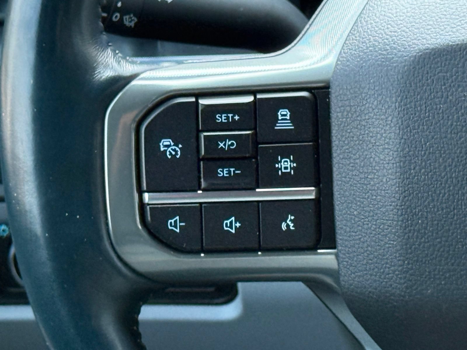 Used 2024 Ford F350 Limited w/ FX4 Off-Road Package AWD/4WD image 36