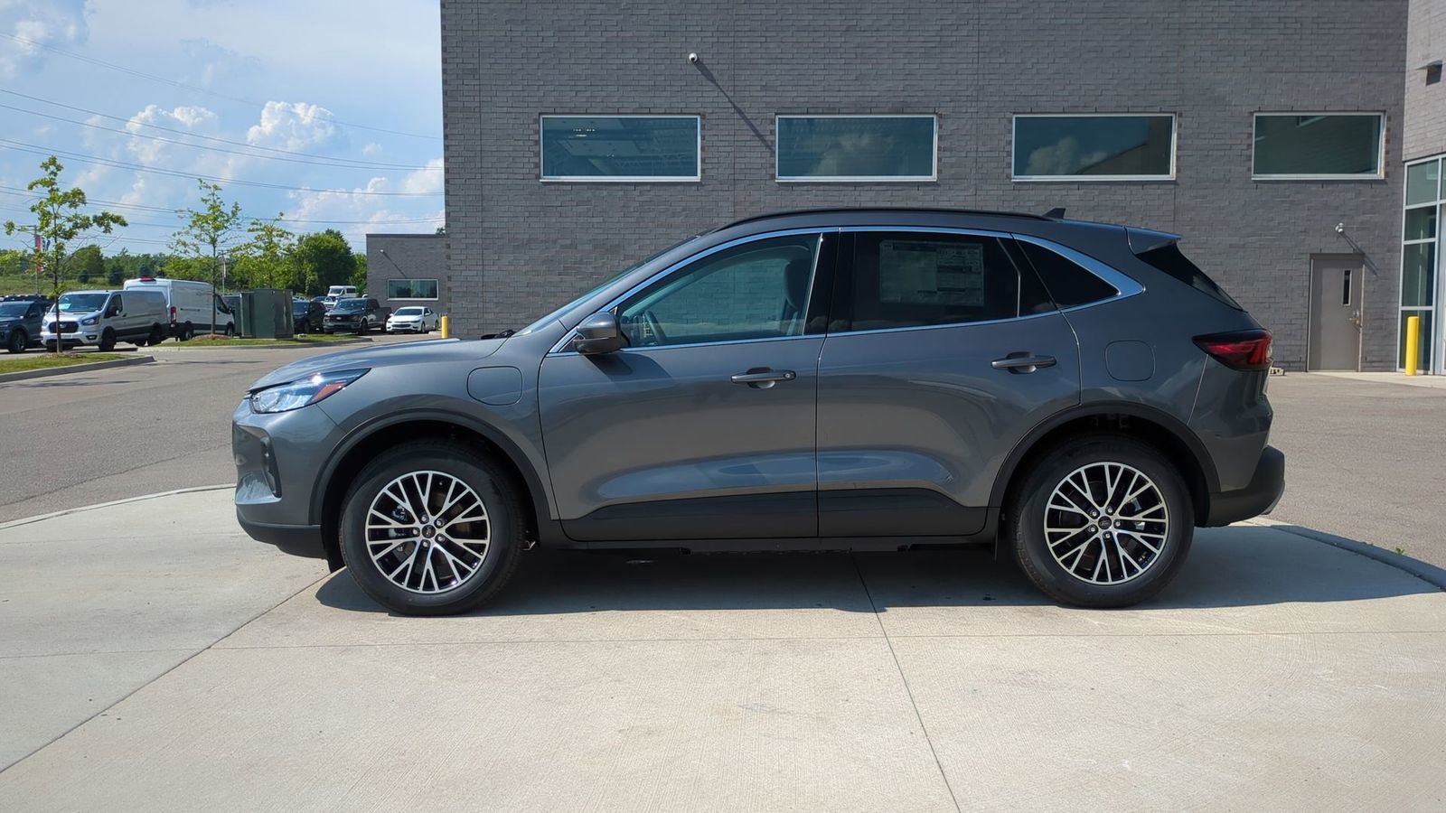 New 2025 Ford Escape SE image 2