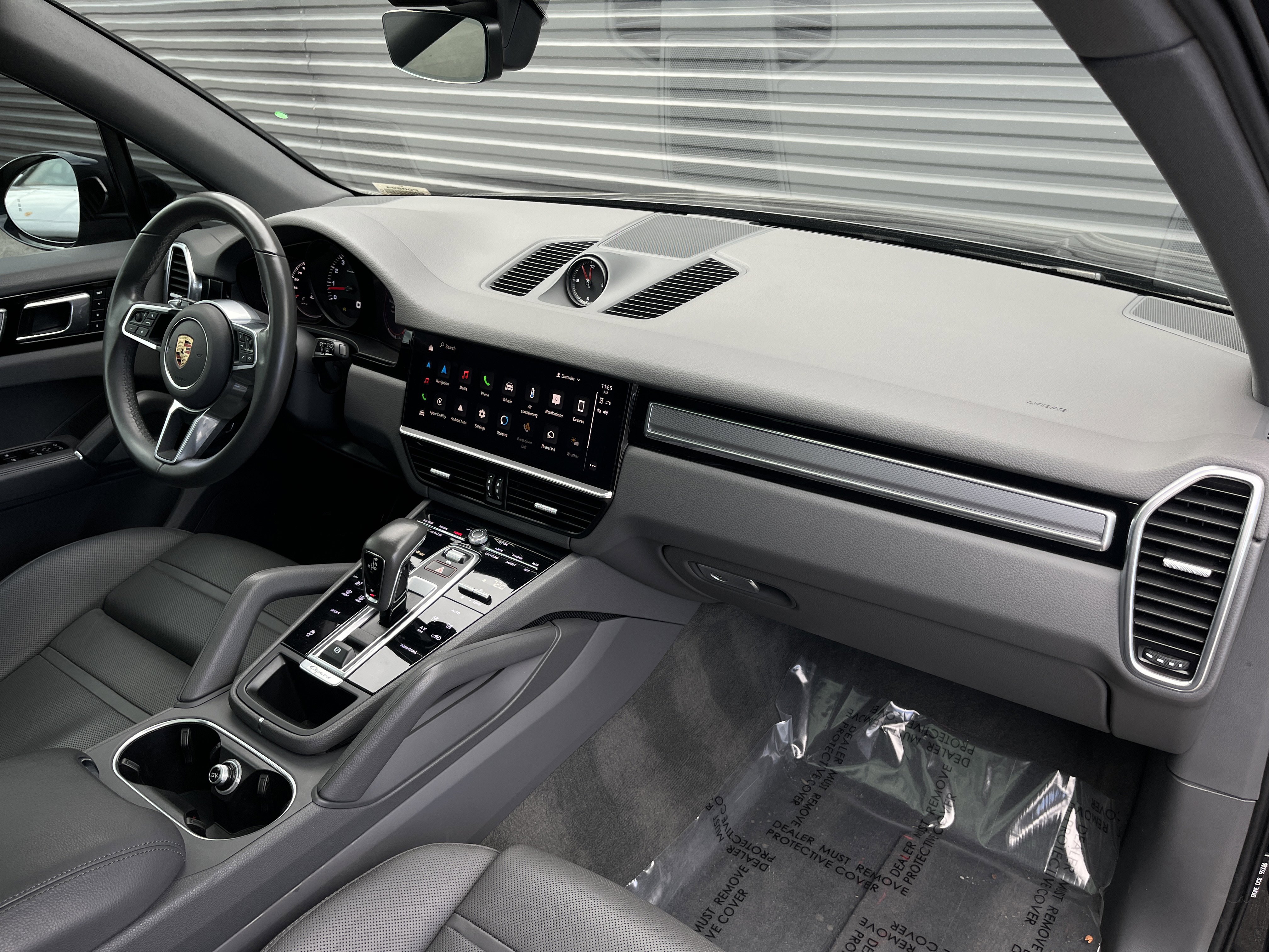 Certified 2022 Porsche Cayenne Platinum Edition image 20