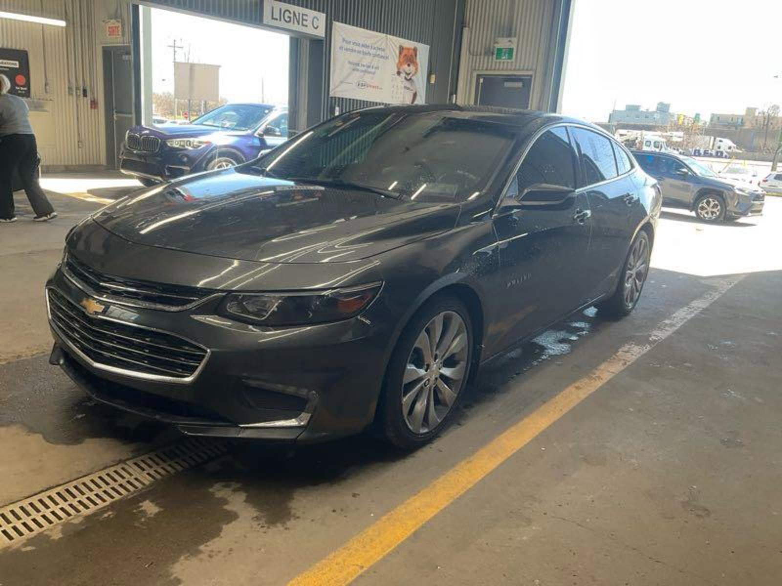Used 2017 Chevrolet Malibu Premier w/ Premier Sun and Wheel Package FWD image 1