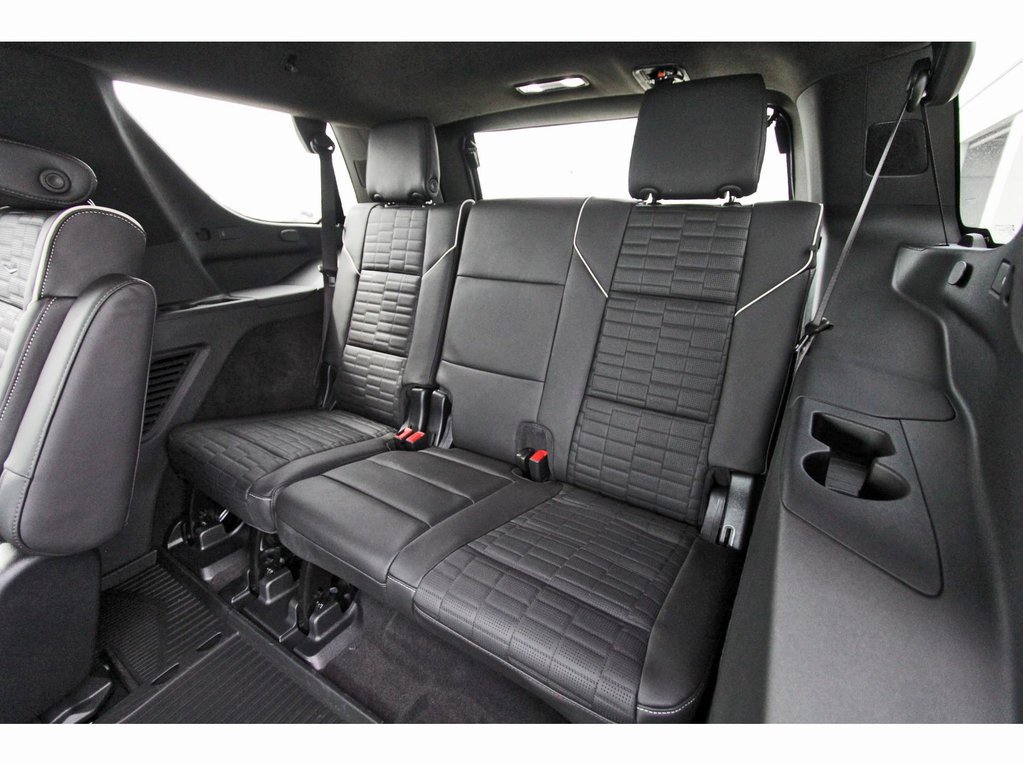 New 2026 Cadillac Escalade Platinum Sport w/ LPO, ONYX Package AWD/4WD image 13