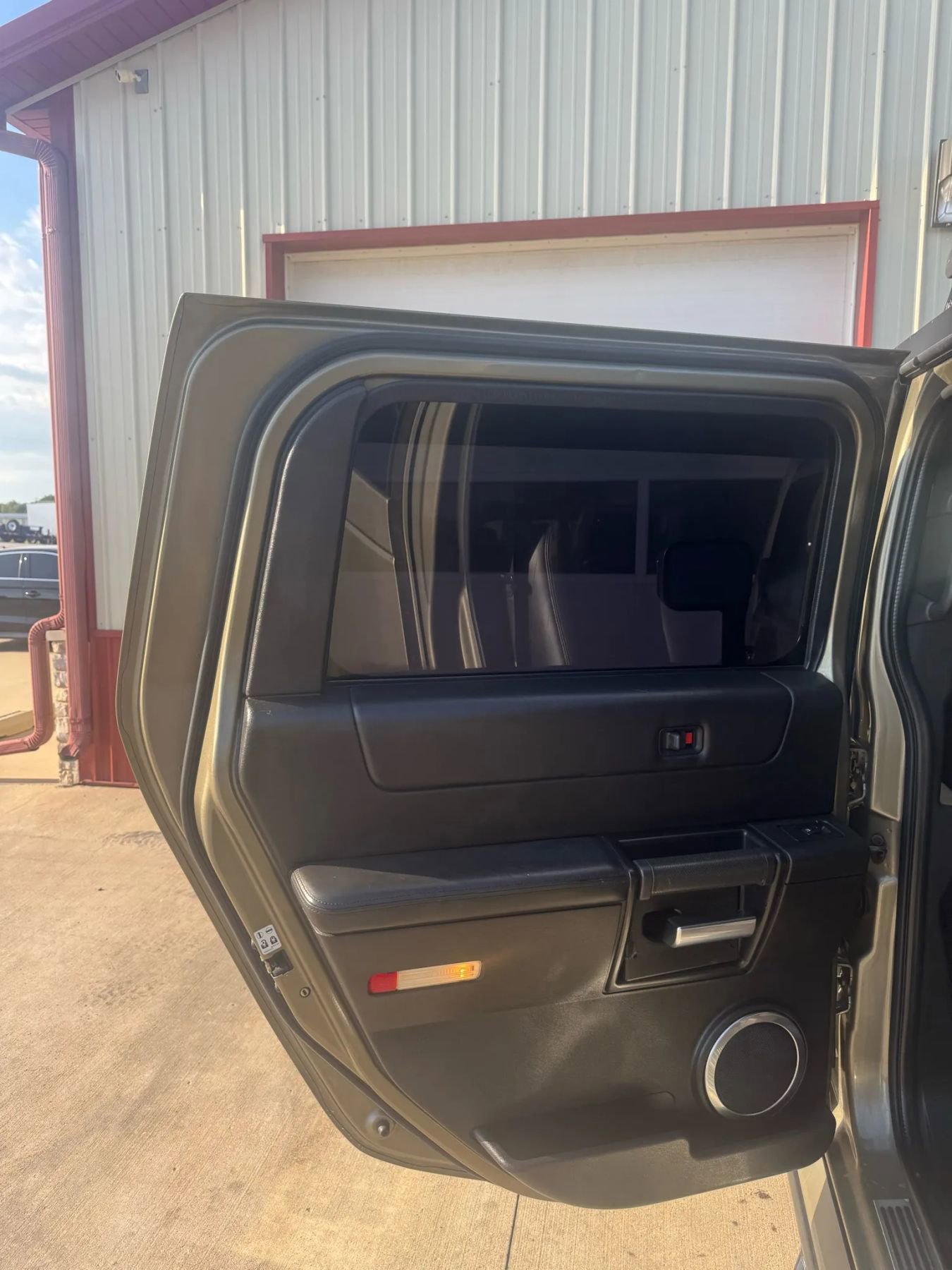 Used 2005 HUMMER H2 w/ Preferred Equipment Group image 13