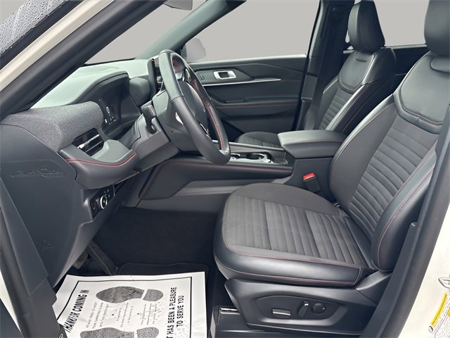 Used 2025 Ford Explorer ST-Line w/ ST-Line Street Pack image 7