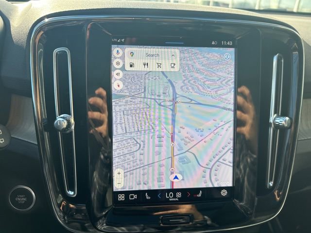 Certified 2025 Volvo XC40 B5 Plus image 21