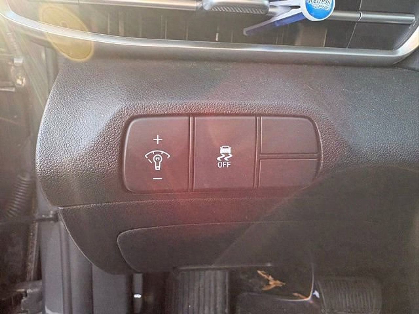 Certified 2024 Hyundai Elantra SEL image 8