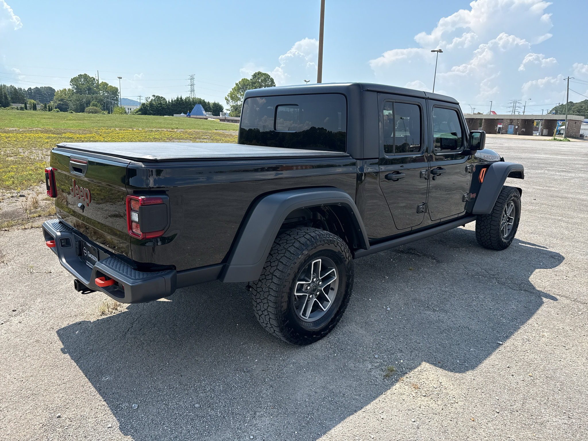 Used 2025 Jeep Gladiator Mojave AWD/4WD image 3