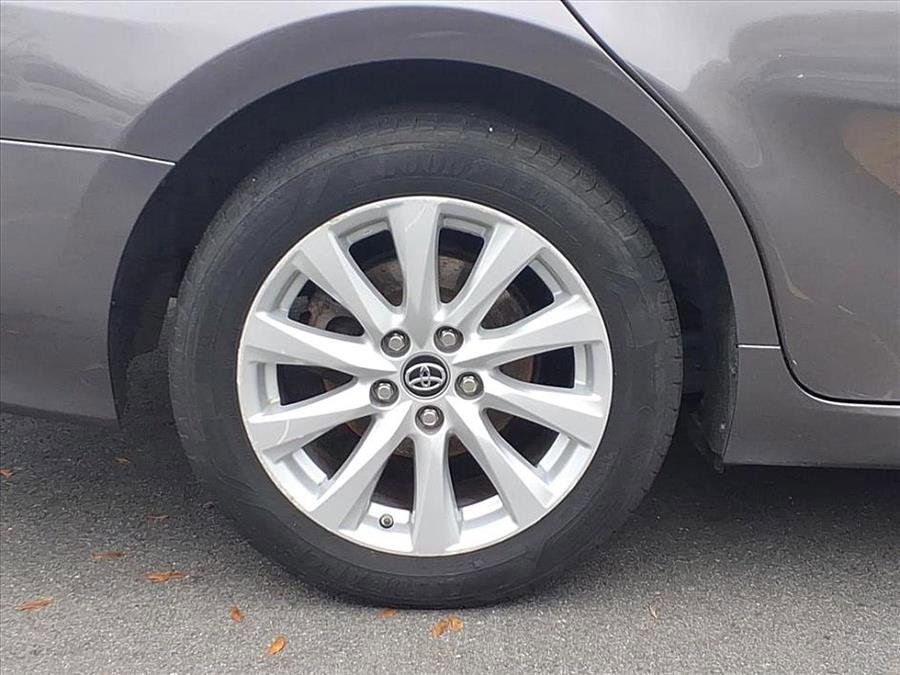 Used 2019 Toyota Camry L image 8