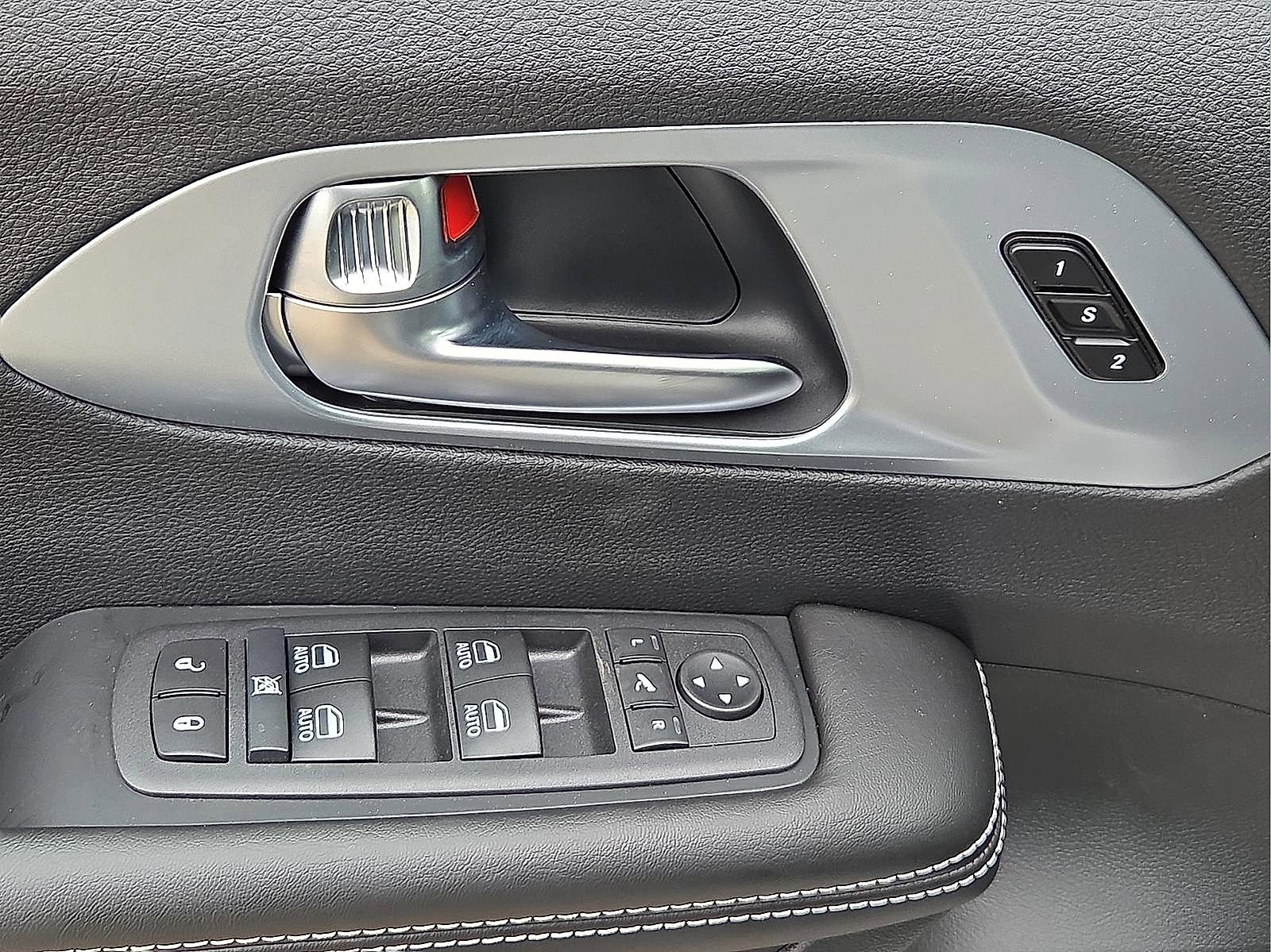 New 2026 Chrysler Pacifica Limited w/ Uconnect Theater Family Group image 14