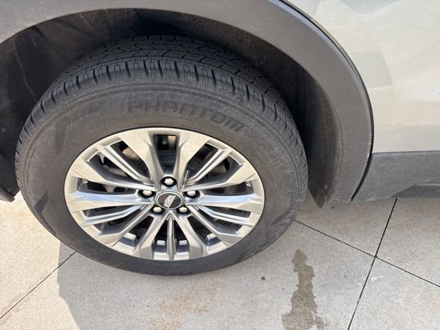 Used 2025 Cadillac XT4 Premium Luxury image 10