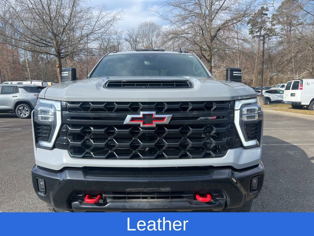Used 2024 Chevrolet Silverado 2500 ZR2 w/ Technology Package image 3