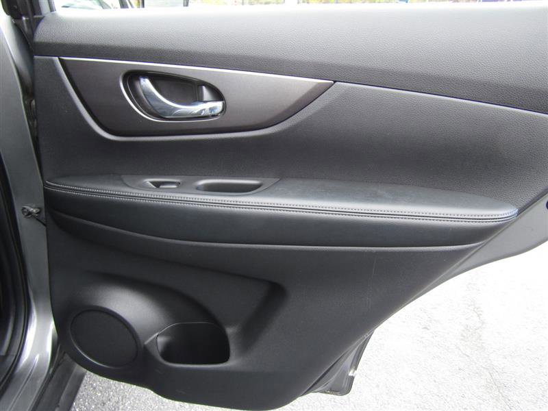 Used 2016 Nissan Rogue S image 34