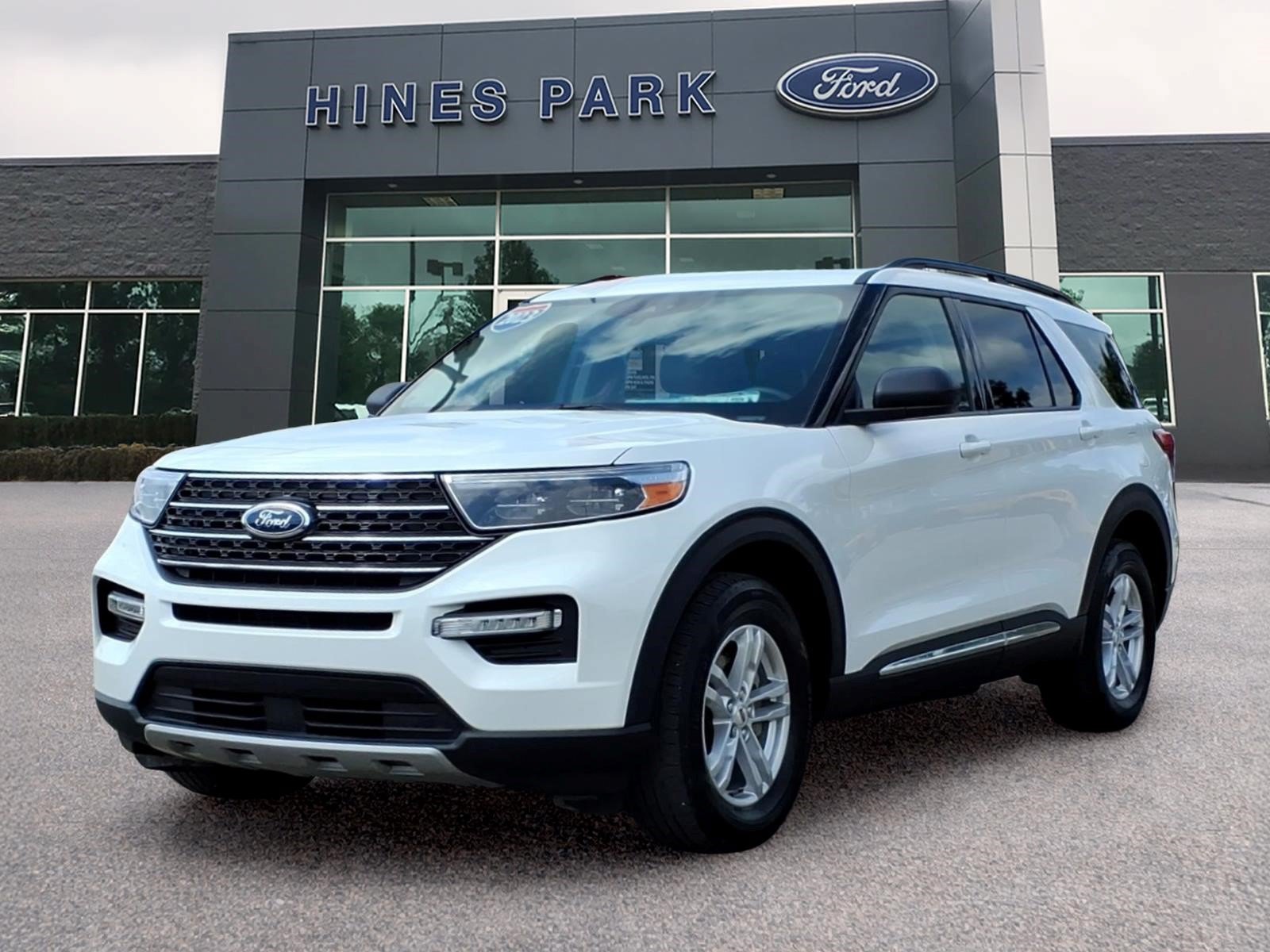 Certified 2023 Ford Explorer XLT w/ Equipment Group 202A AWD/4WD image 3