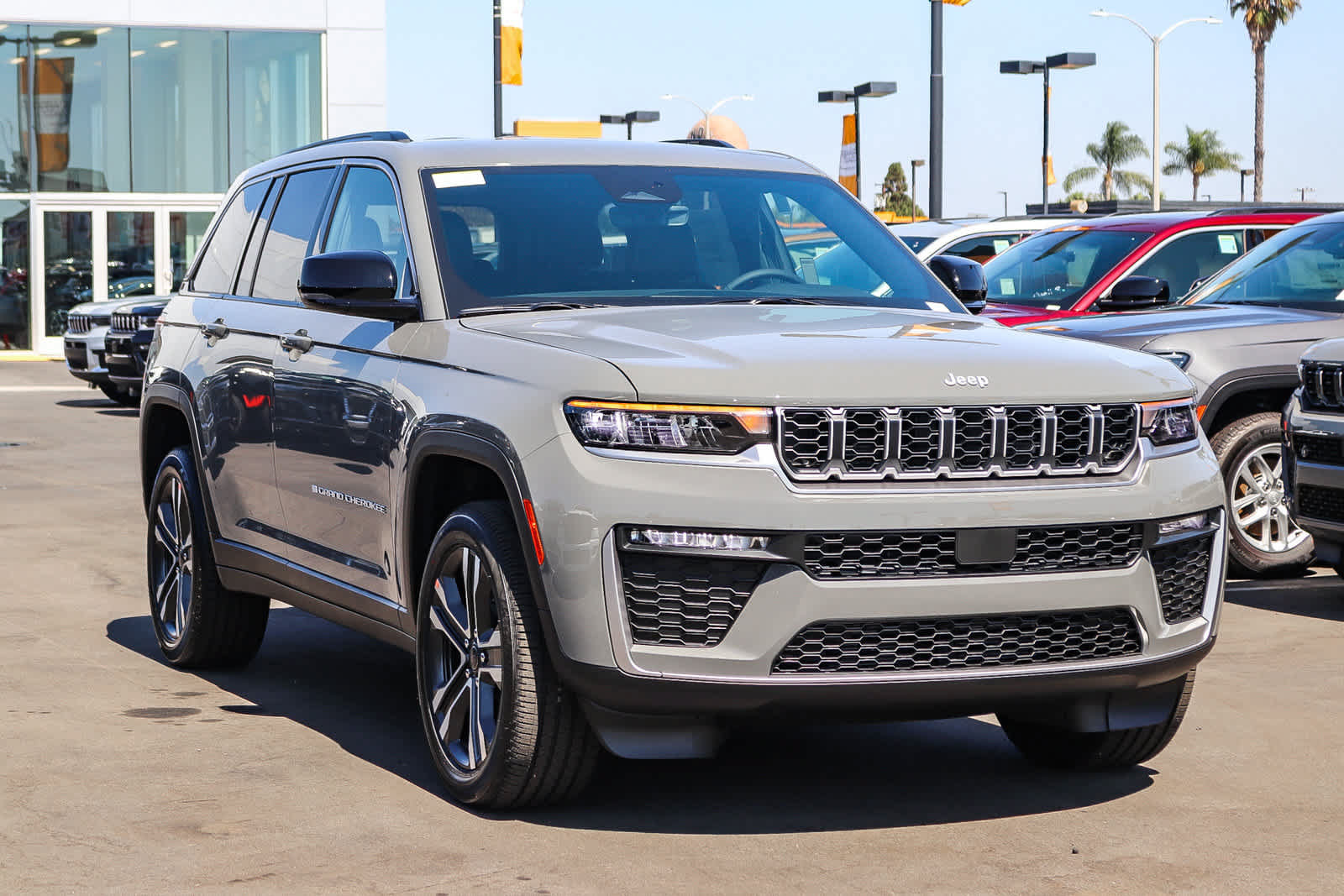 New 2027 Jeep Grand Cherokee Limited AWD/4WD image 3