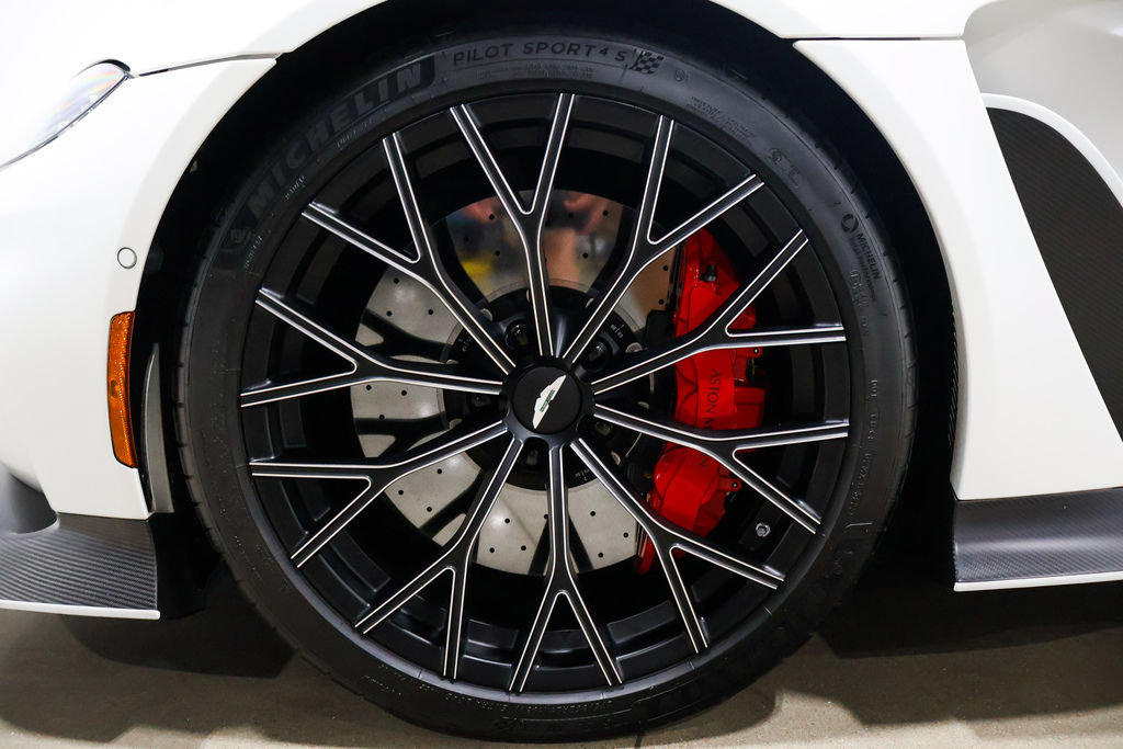 Used 2023 Aston Martin V12 Vantage RWD image 21