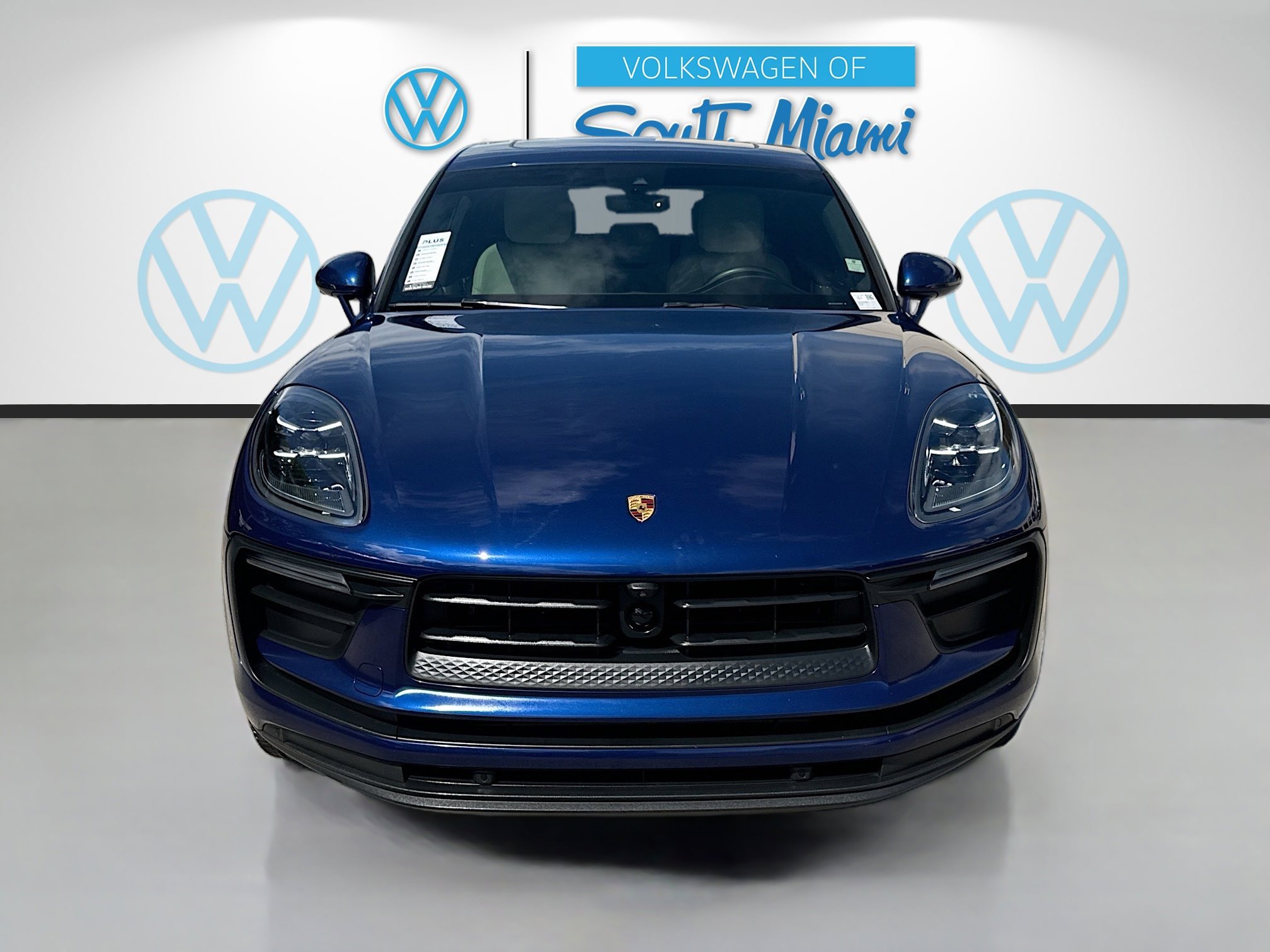 Used 2022 Porsche Macan w/ Premium Package Plus image 2