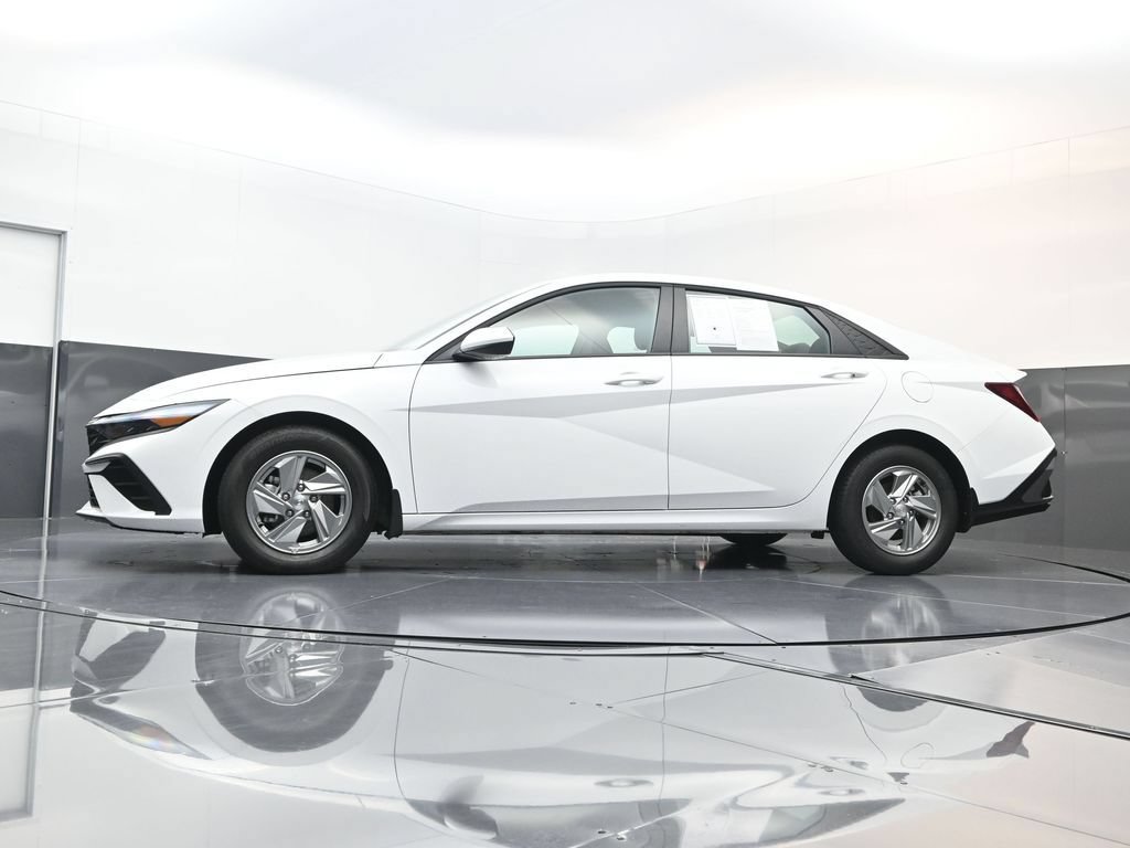 Certified 2026 Hyundai Elantra SE FWD image 26