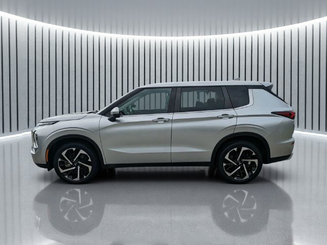 Used 2023 Mitsubishi Outlander SE AWD/4WD image 7