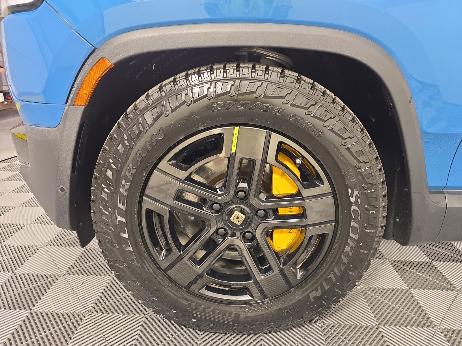 Used 2022 Rivian R1T Adventure image 9