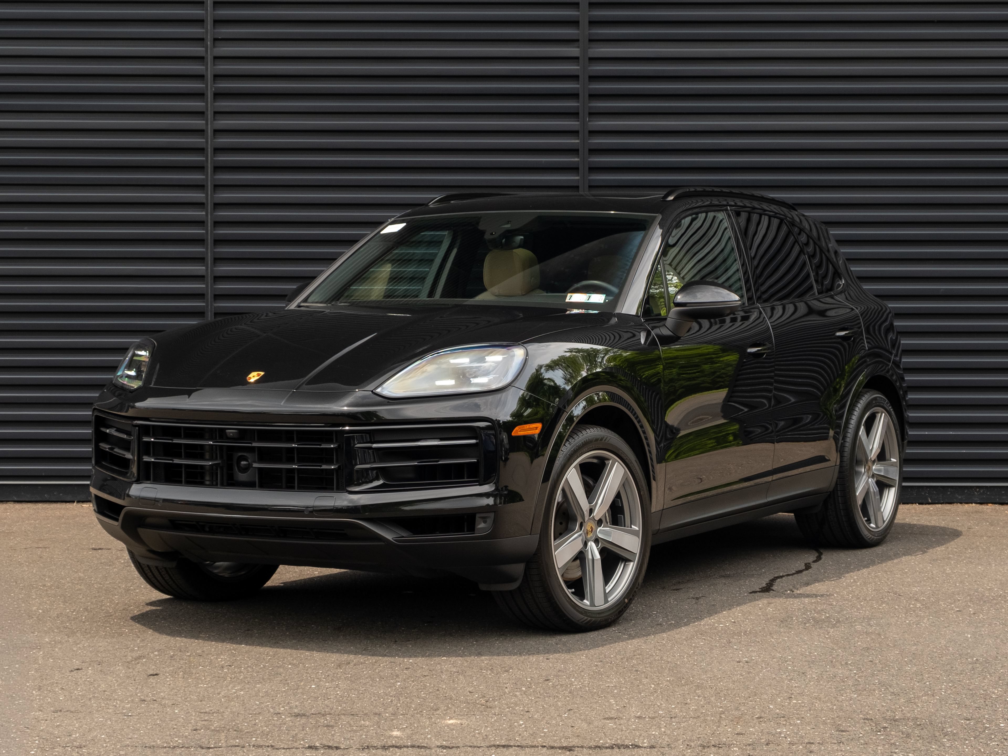 Certified 2024 Porsche Cayenne AWD/4WD image 1