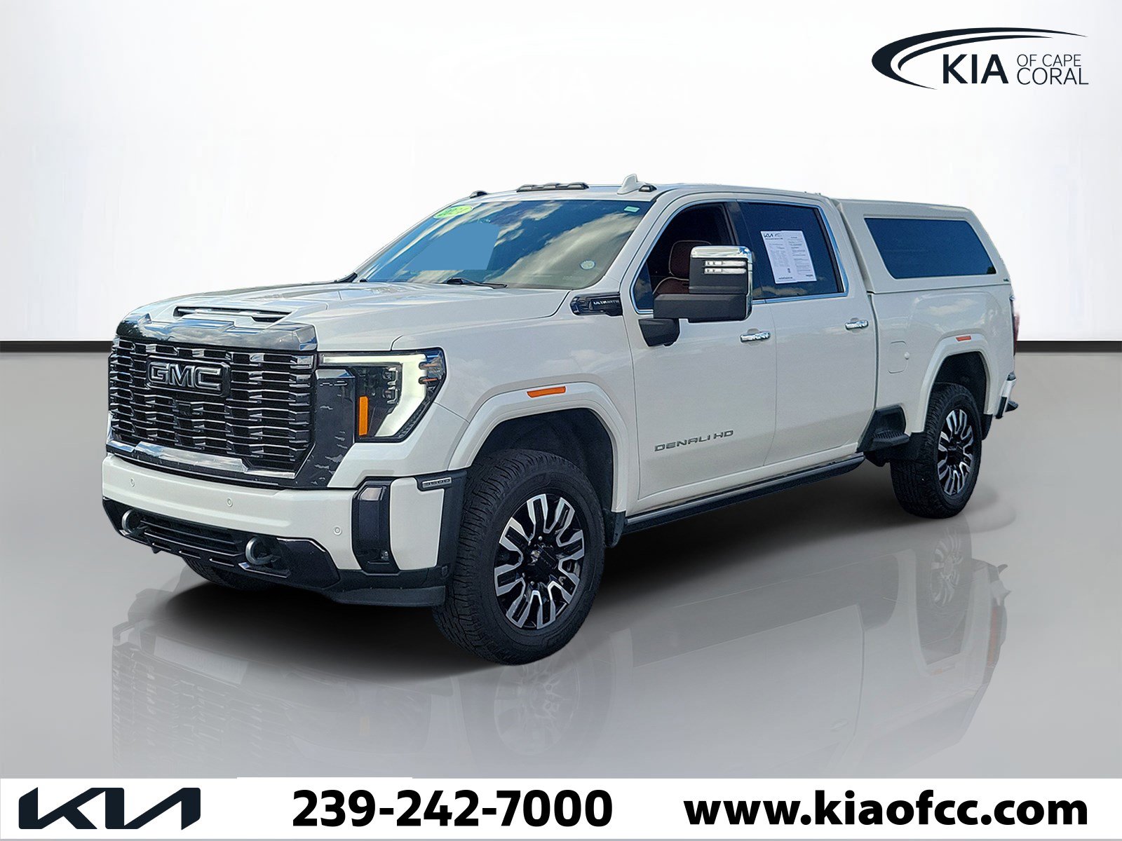 Used 2024 GMC Sierra 3500 Denali Ultimate AWD/4WD image 3