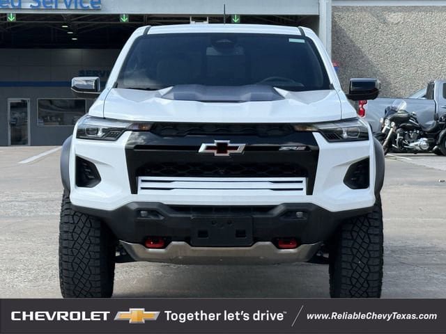 Used 2024 Chevrolet Colorado ZR2 w/ ZR2 Convenience Package III AWD/4WD image 3