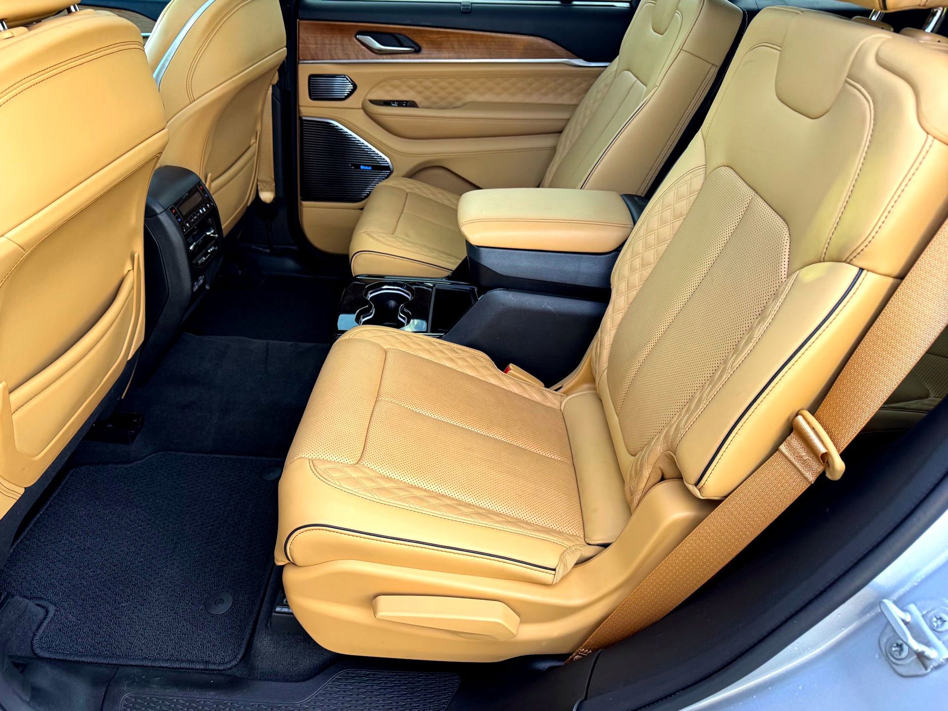 Used 2021 Jeep Grand Cherokee L Summit image 23