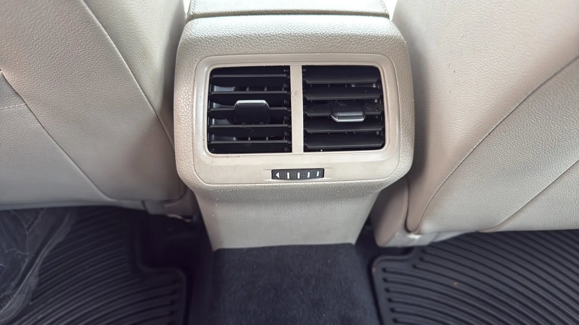 Used 2016 Volkswagen Golf Limited Edition image 28