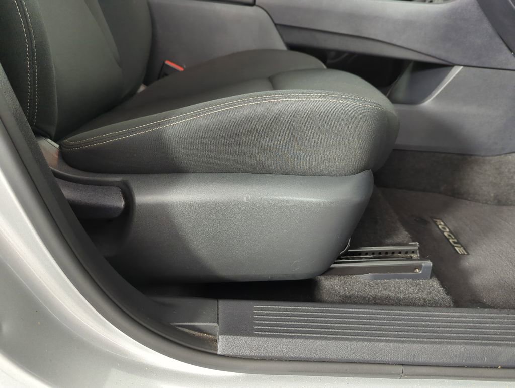 Used 2024 Nissan Rogue S image 36