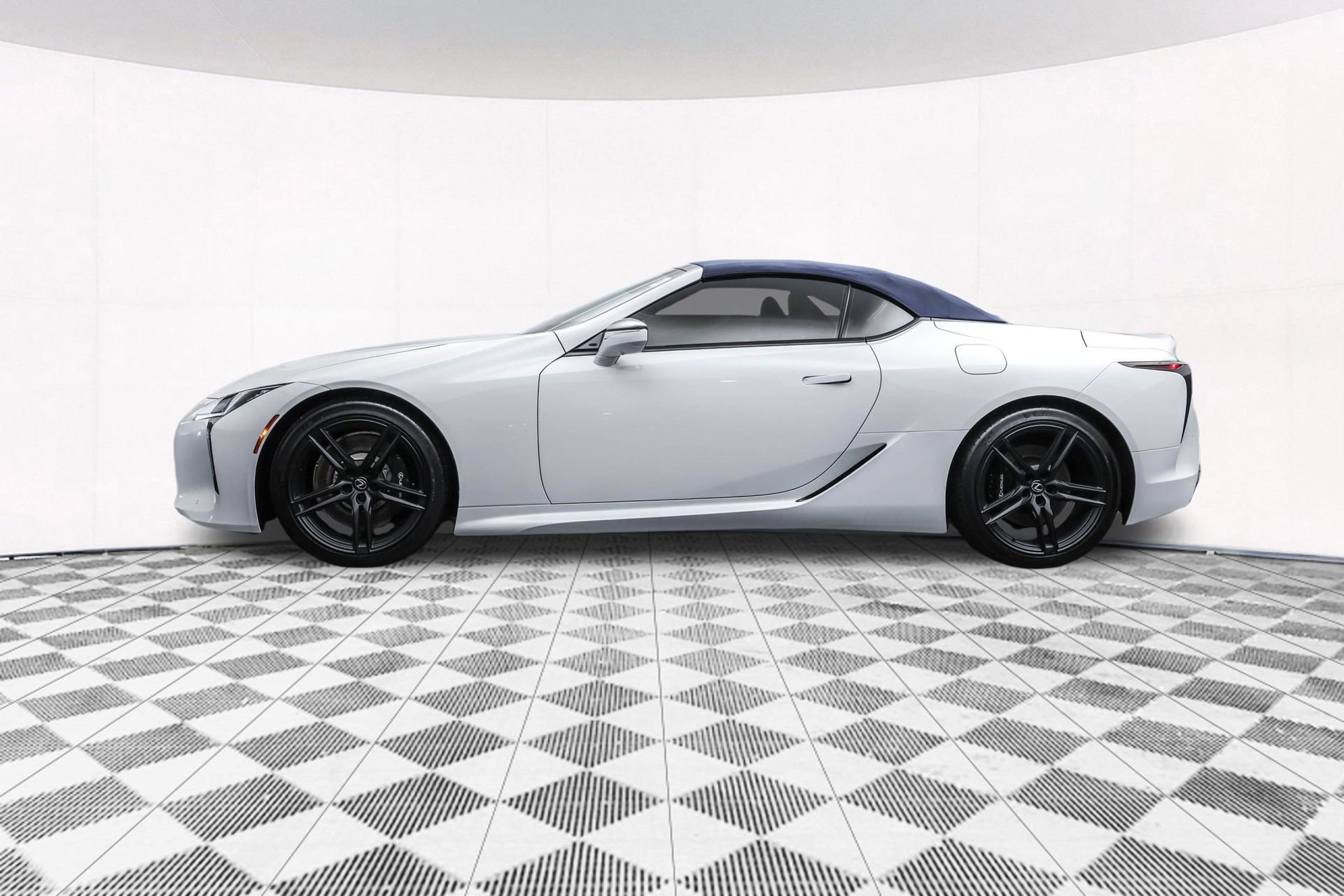 Used 2024 Lexus LC 500 Convertible image 40