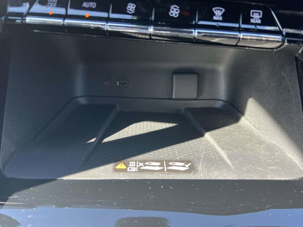 Used 2024 Chevrolet Traverse Z71 image 30