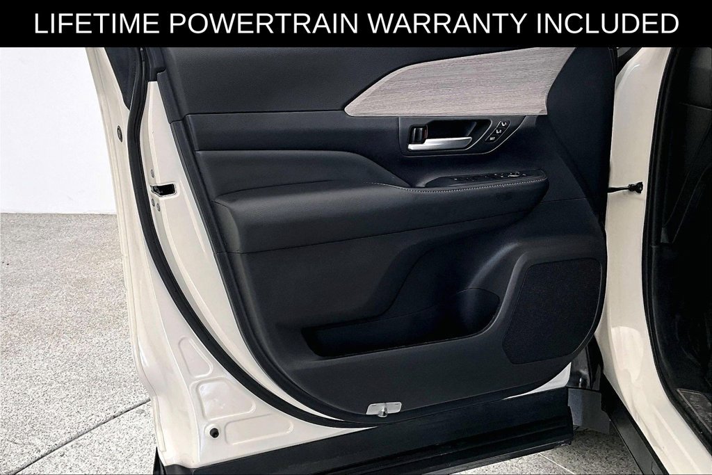 Used 2024 Toyota Grand Highlander AWD image 23