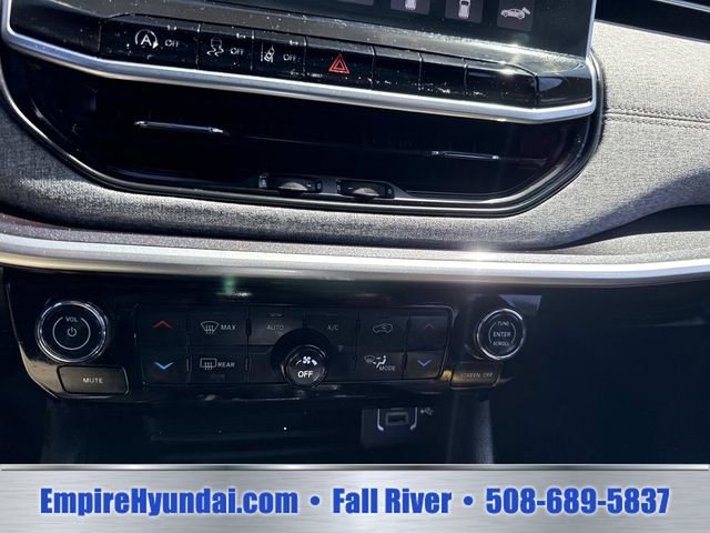 Used 2023 Jeep Compass Latitude w/ Sun and Sound Group AWD/4WD image 24
