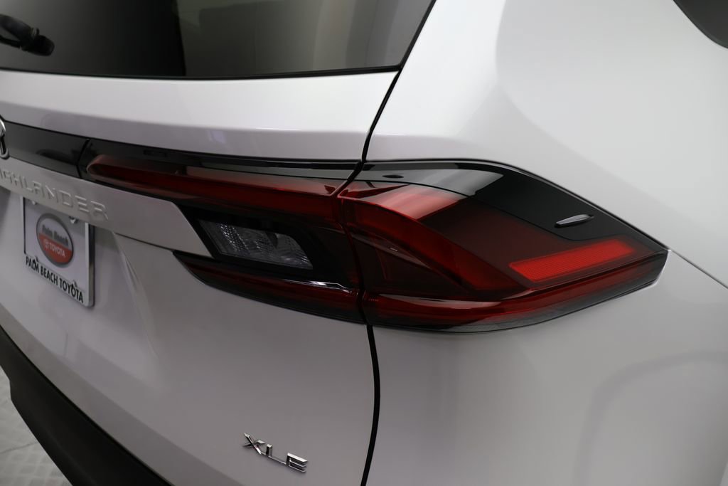 Certified 2025 Toyota Grand Highlander FWD image 9