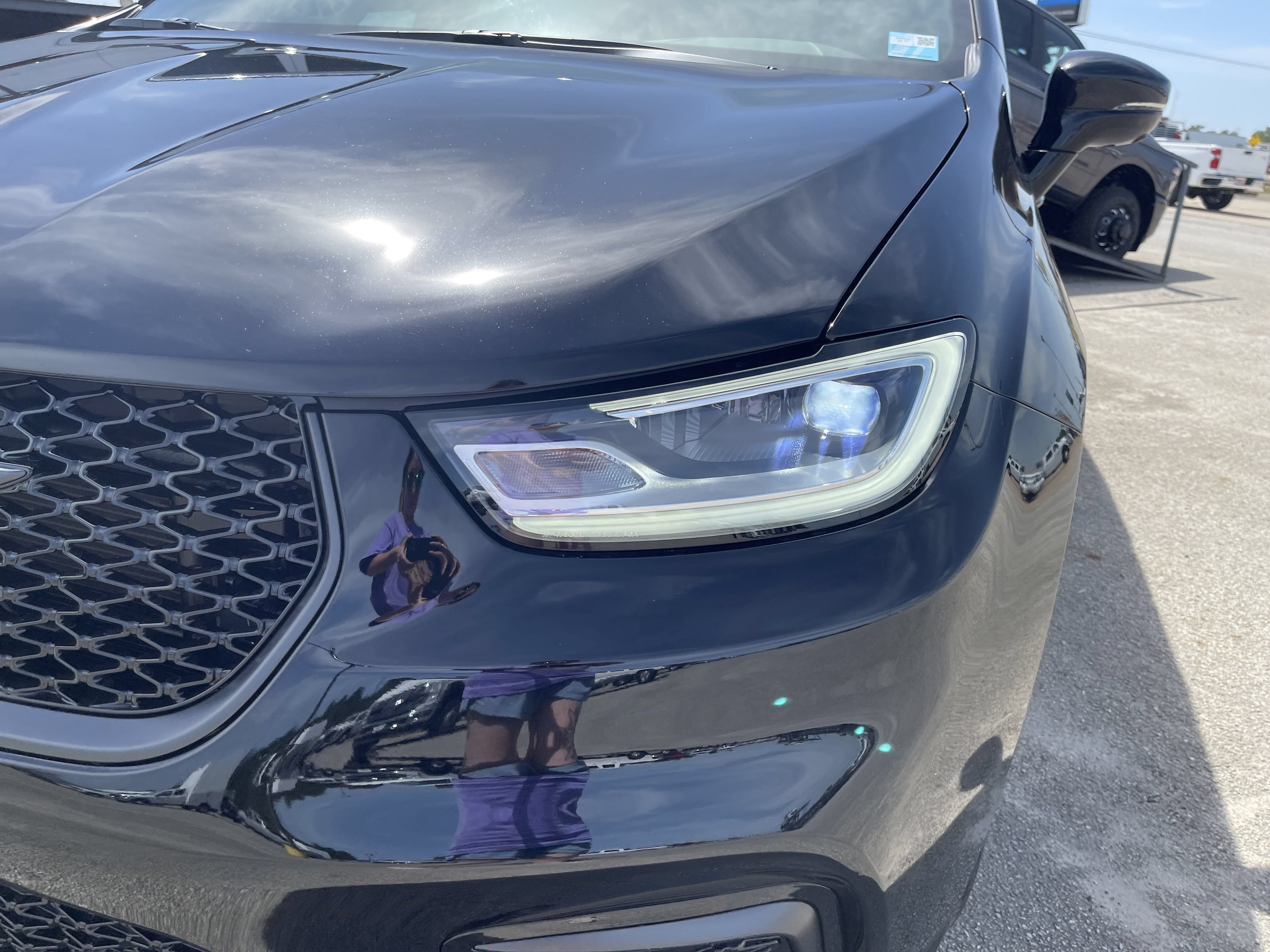 New 2025 Chrysler Pacifica Limited FWD image 9