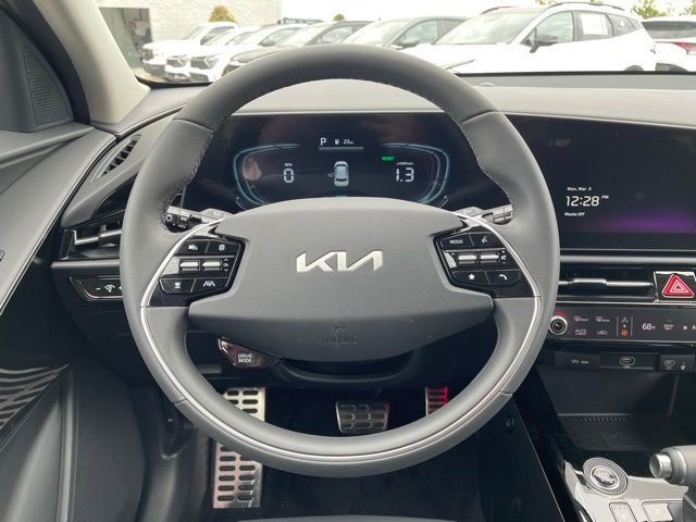 New 2025 Kia Niro EX Touring image 14