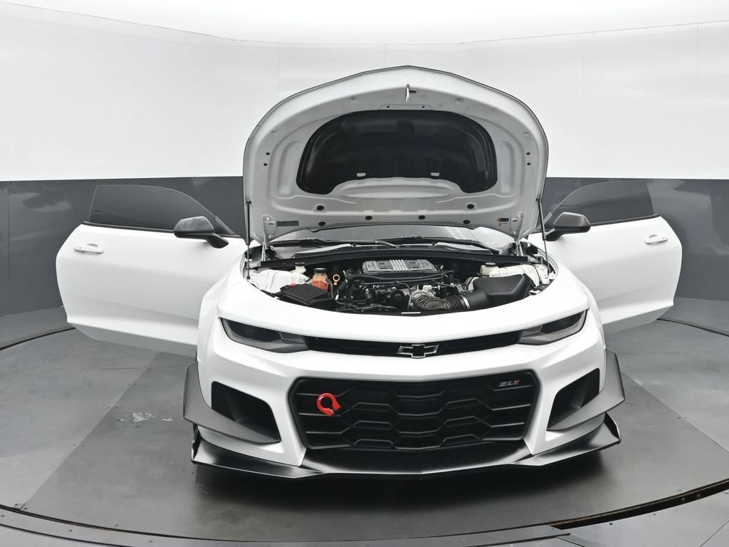 Used 2019 Chevrolet Camaro ZL1 RWD image 40