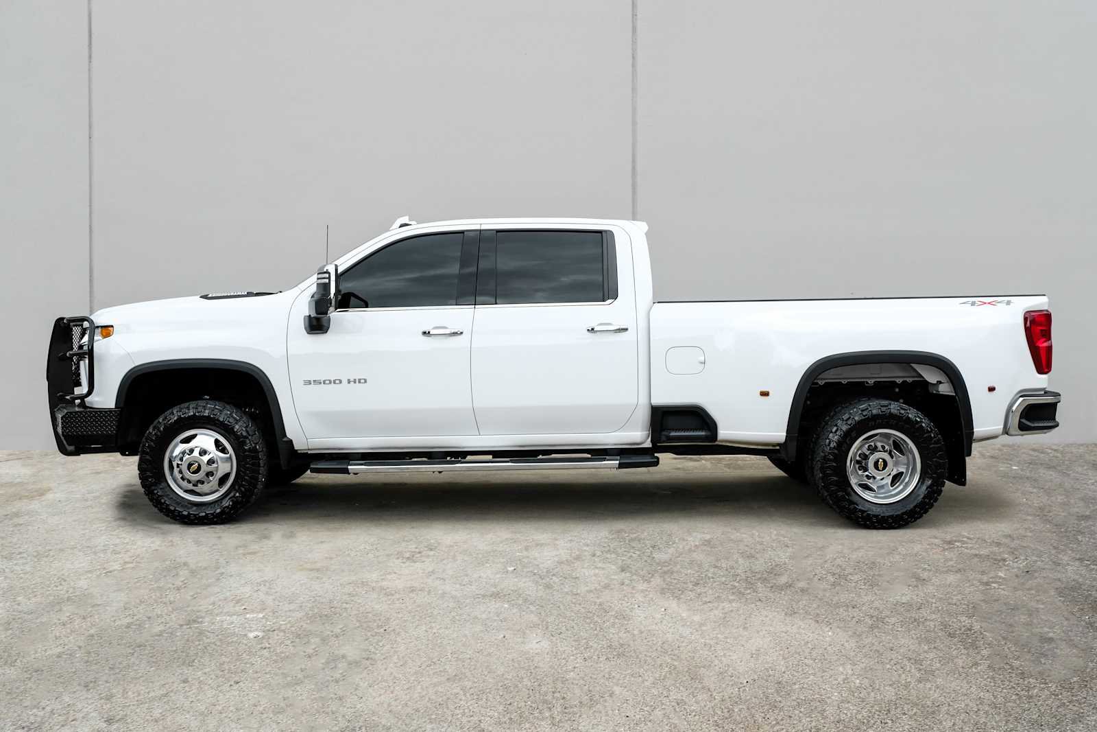 Used 2022 Chevrolet Silverado 3500 LTZ w/ LTZ Convenience Package AWD/4WD image 10