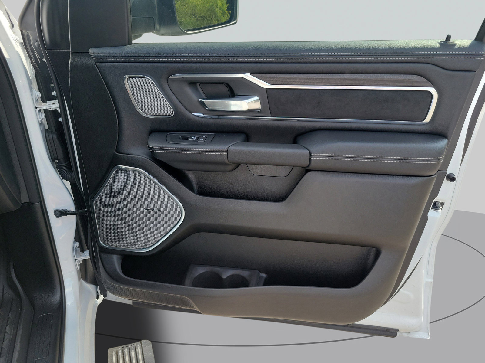 New 2026 RAM 1500 Laramie w/ Night Edition AWD/4WD image 39