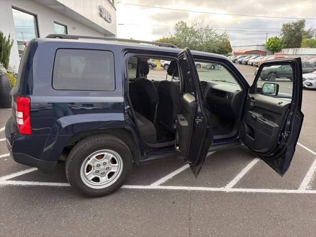 Used 2016 Jeep Patriot Sport FWD image 11
