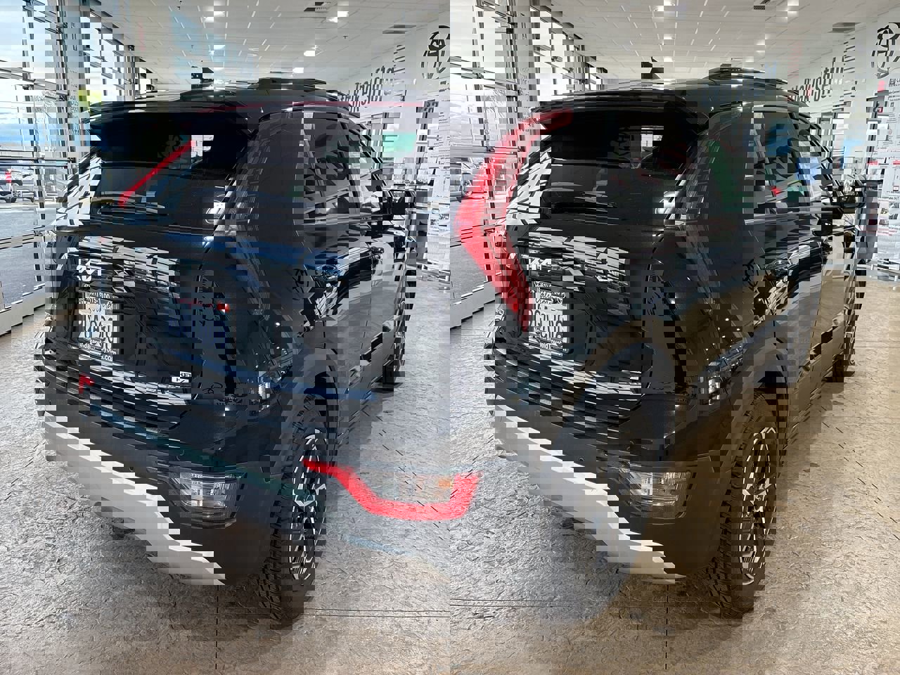 Used 2023 Kia Niro EX image 2