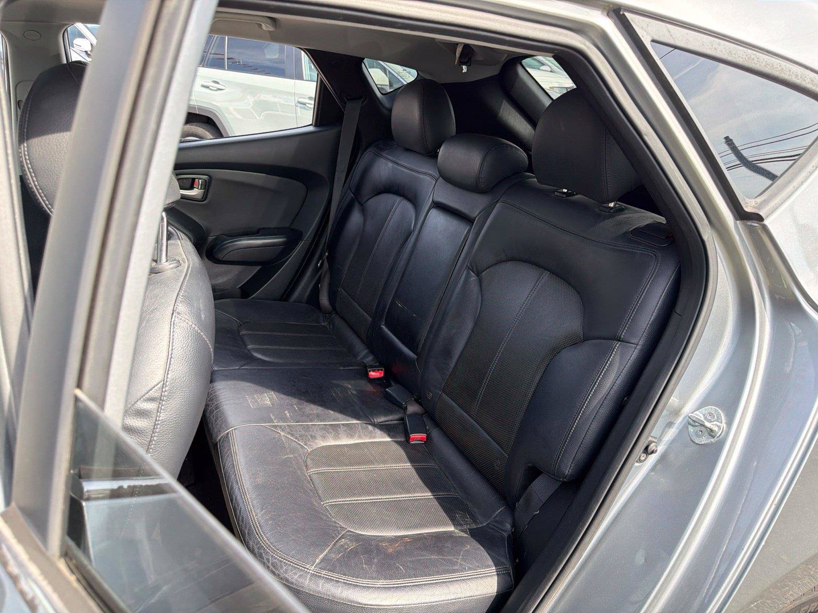 Used 2010 Hyundai Tucson Limited w/ Premium Pkg 4 FWD image 21